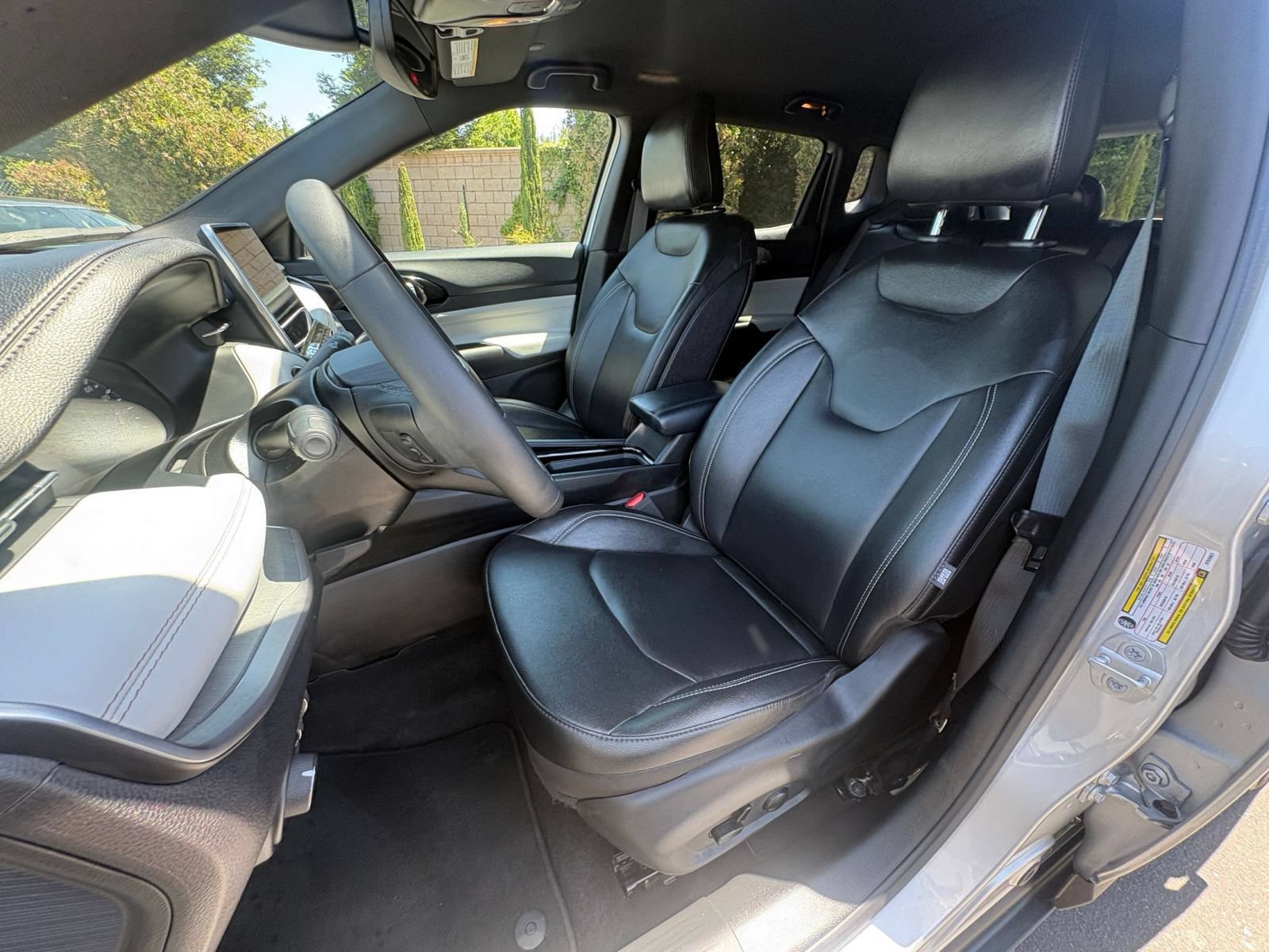 Used 2025 Jeep Compass Limited AWD/4WD image 37