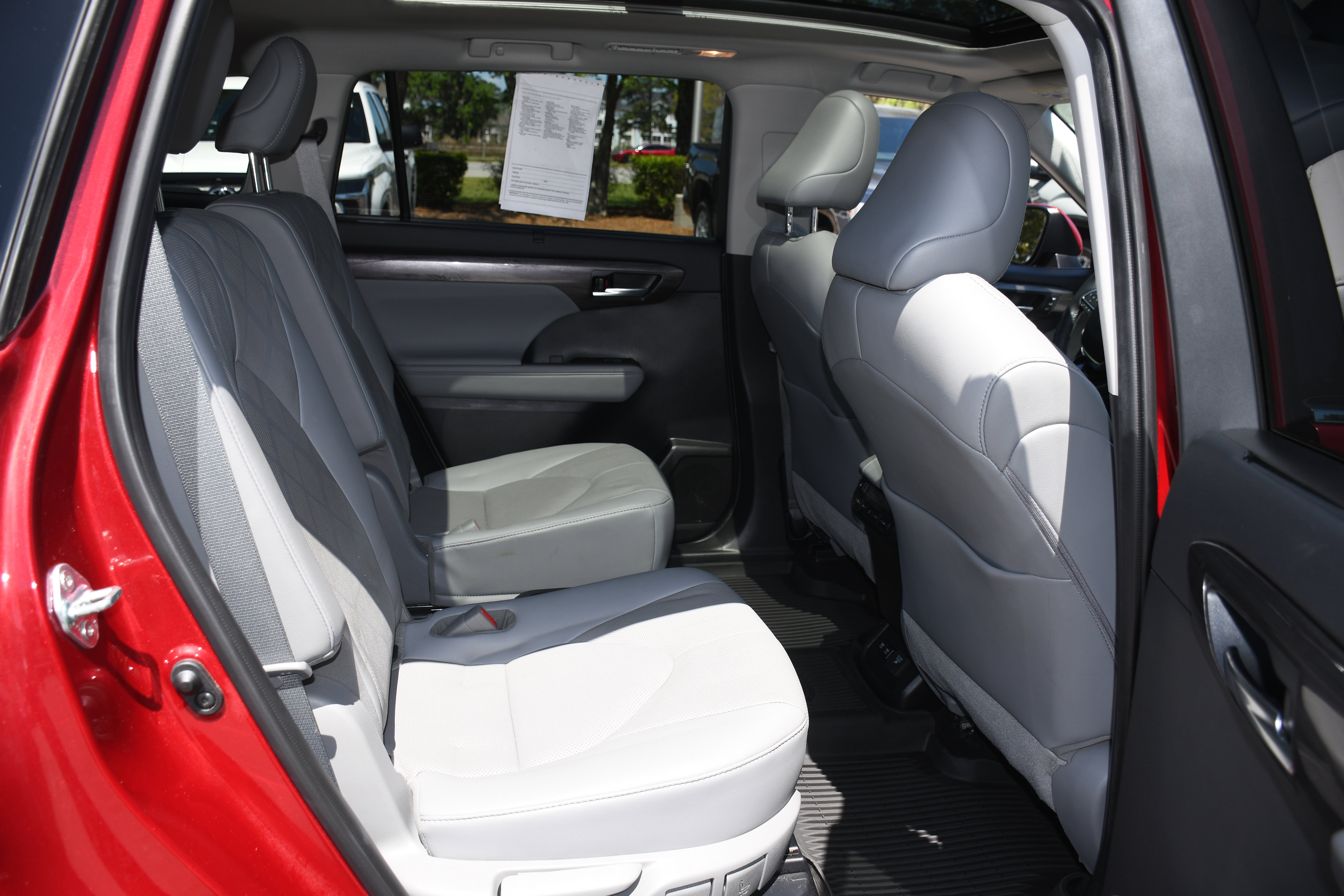 Used 2021 Toyota Highlander Platinum image 21