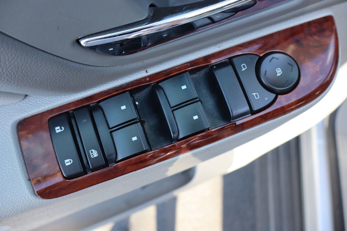 Used 2013 Chevrolet Suburban LT image 29