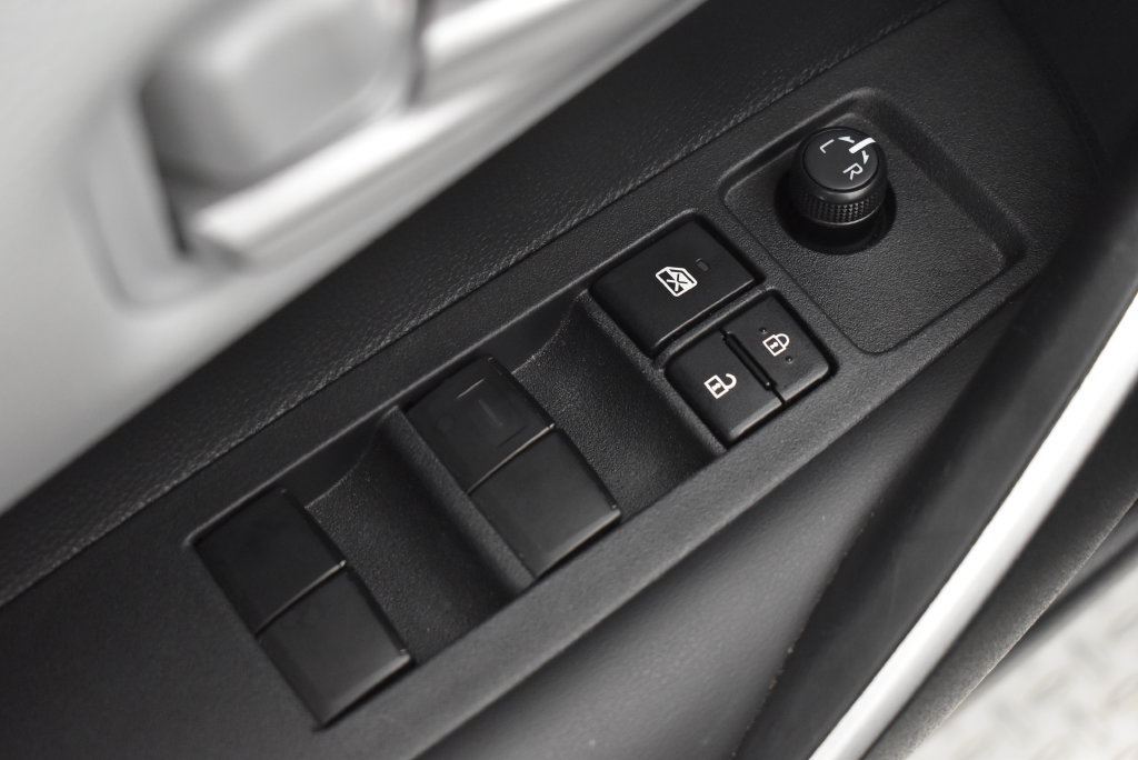 Used 2025 Toyota Corolla SE FWD image 12