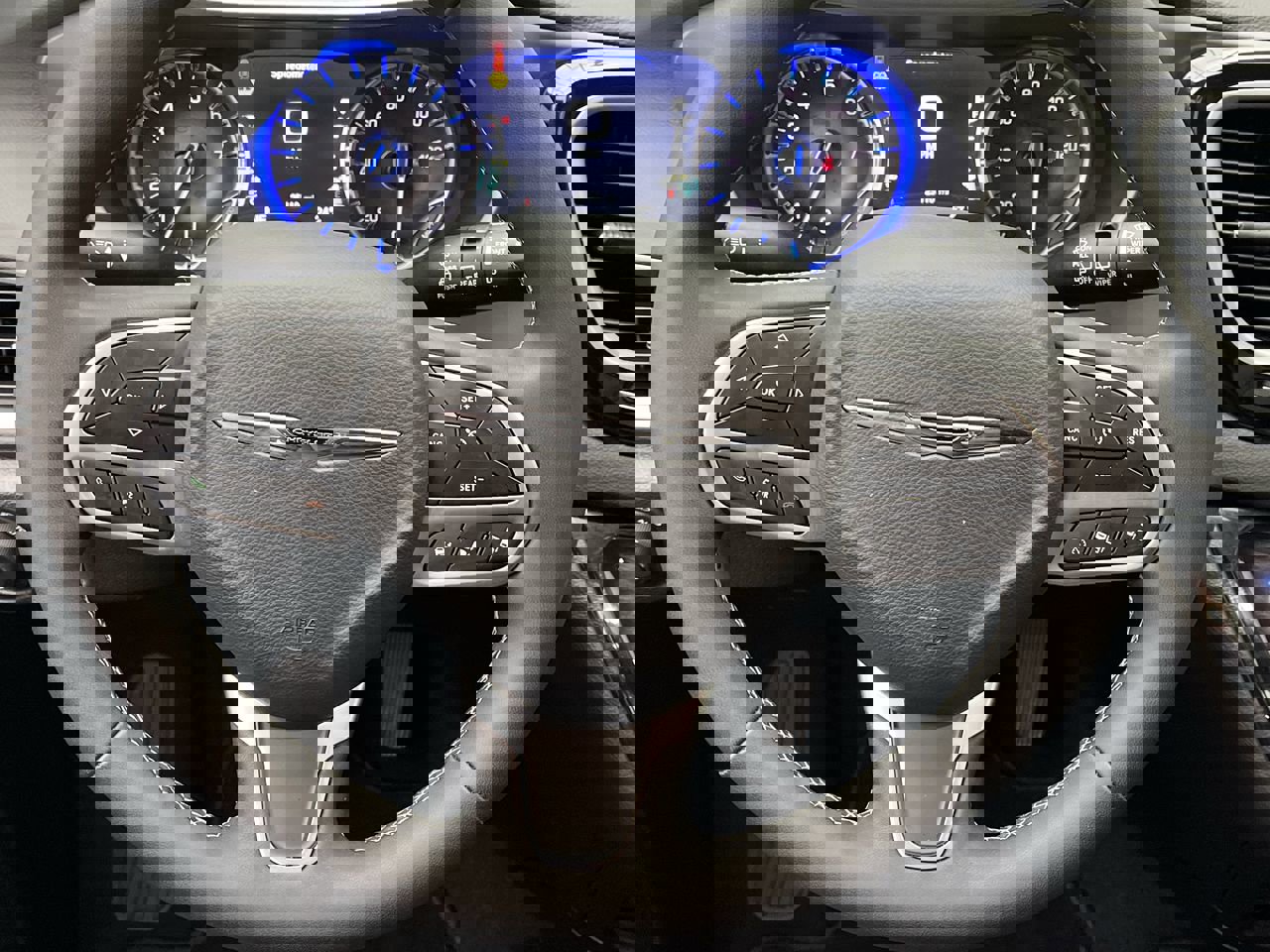 Used 2025 Chrysler Pacifica Select image 14