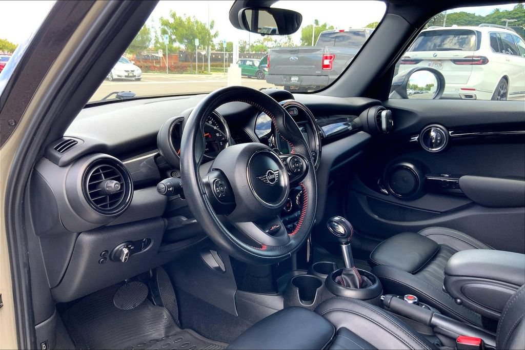 Used 2019 MINI Cooper S w/ Signature Upholstery Package FWD image 13