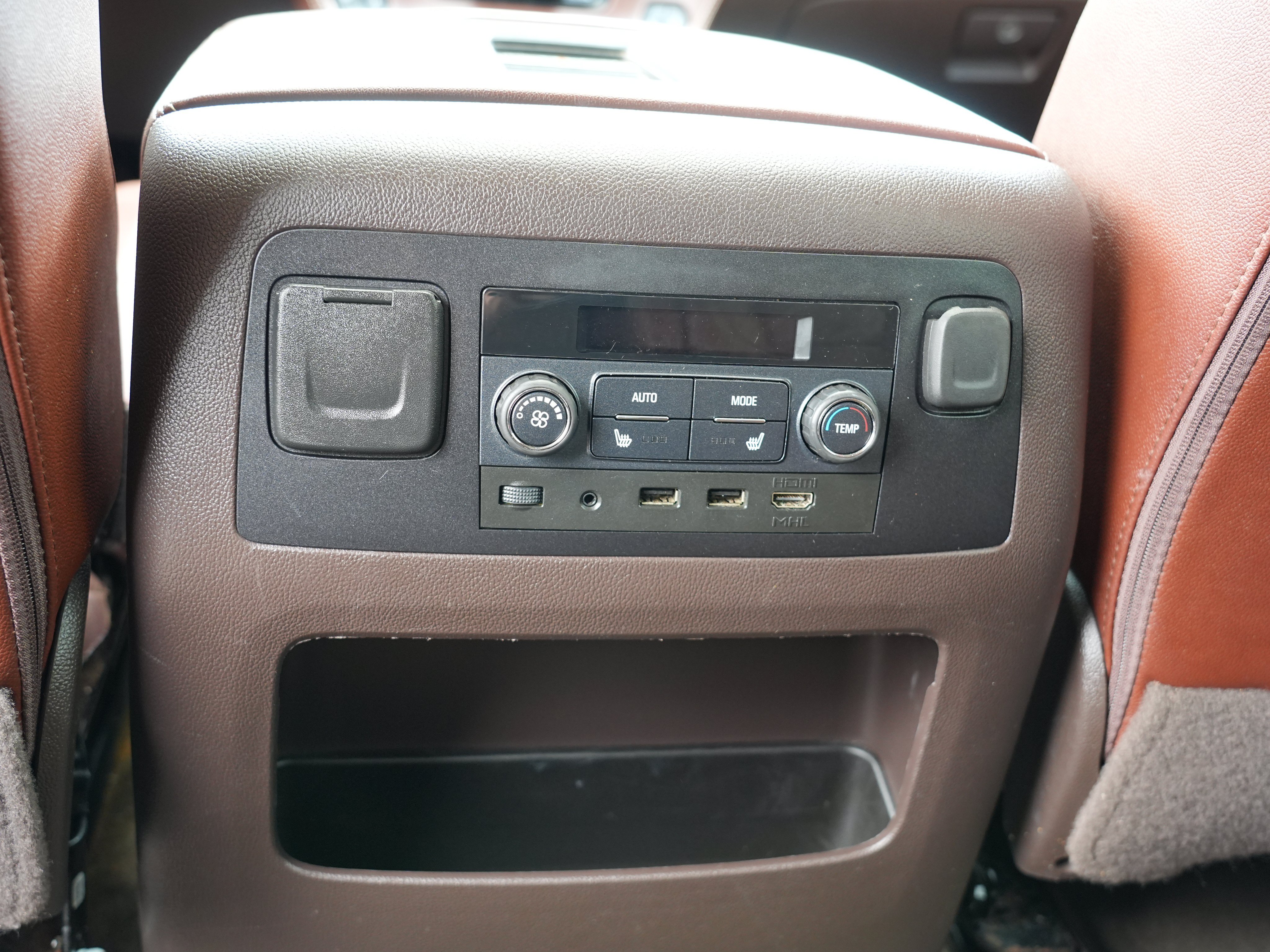 Used 2018 Chevrolet Tahoe Premier AWD/4WD image 26