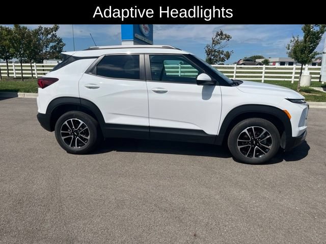 Used 2025 Chevrolet TrailBlazer LT AWD/4WD image 4