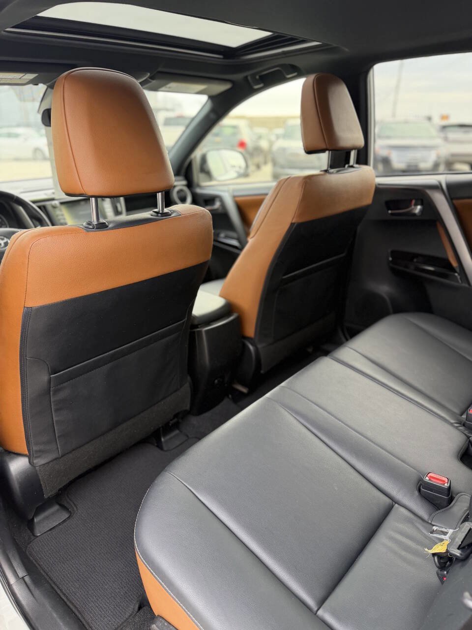 Used 2017 Toyota RAV4 SE w/ Advanced Technology Package image 5
