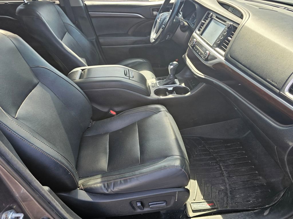 Used 2016 Toyota Highlander Limited Platinum AWD/4WD image 10
