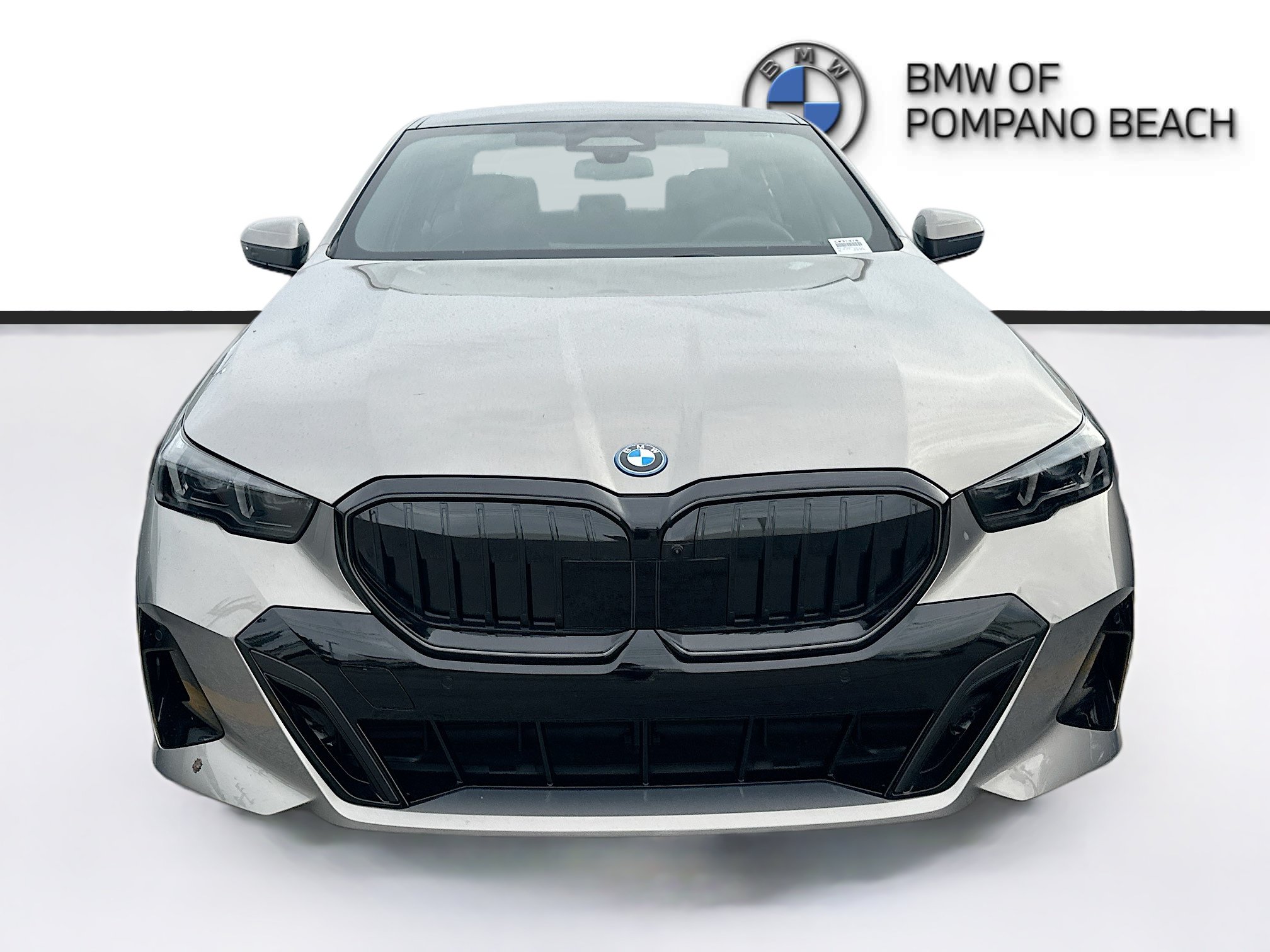 New 2026 BMW 550e xDrive w/ Executive Package AWD/4WD image 2