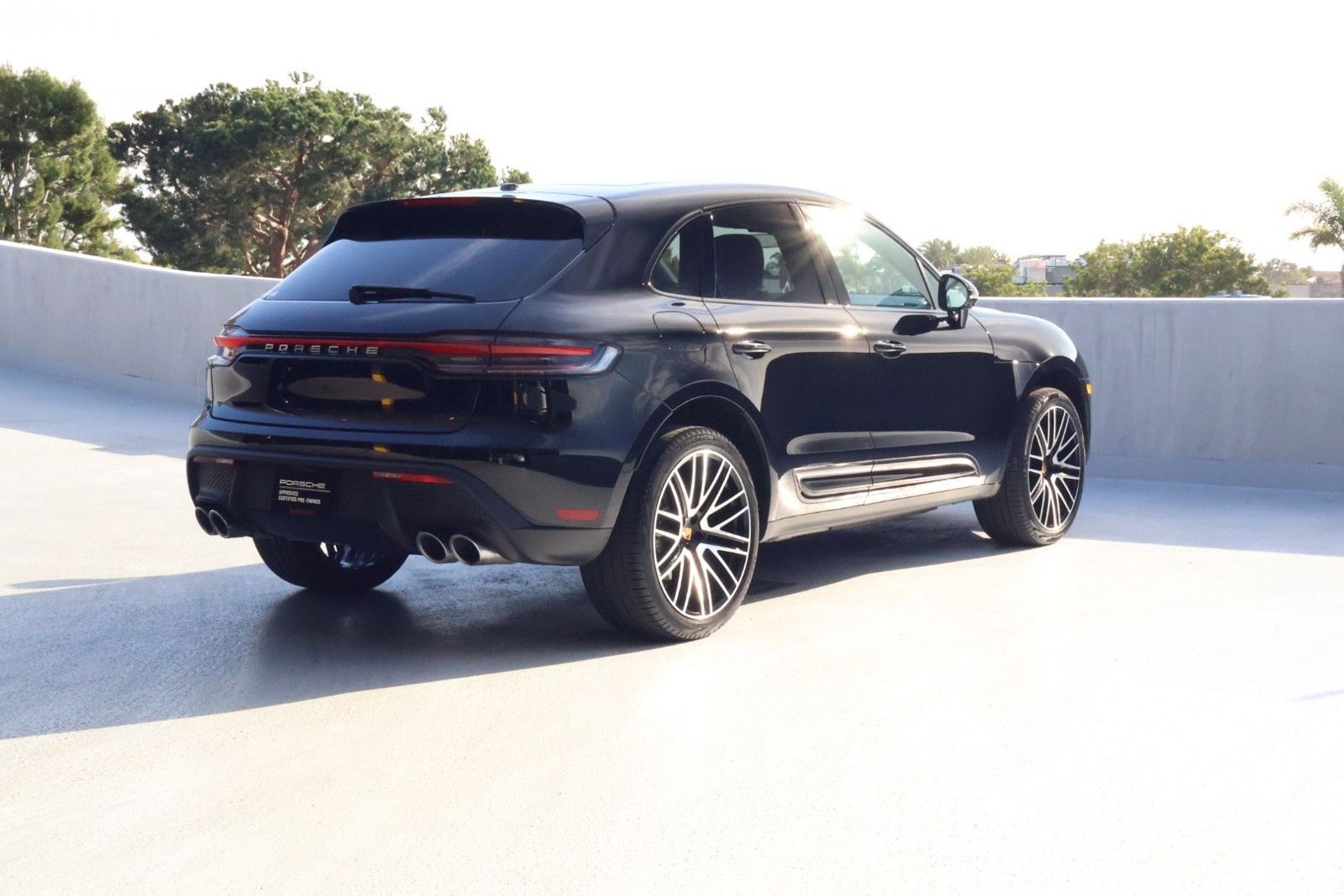 Certified 2025 Porsche Macan image 9