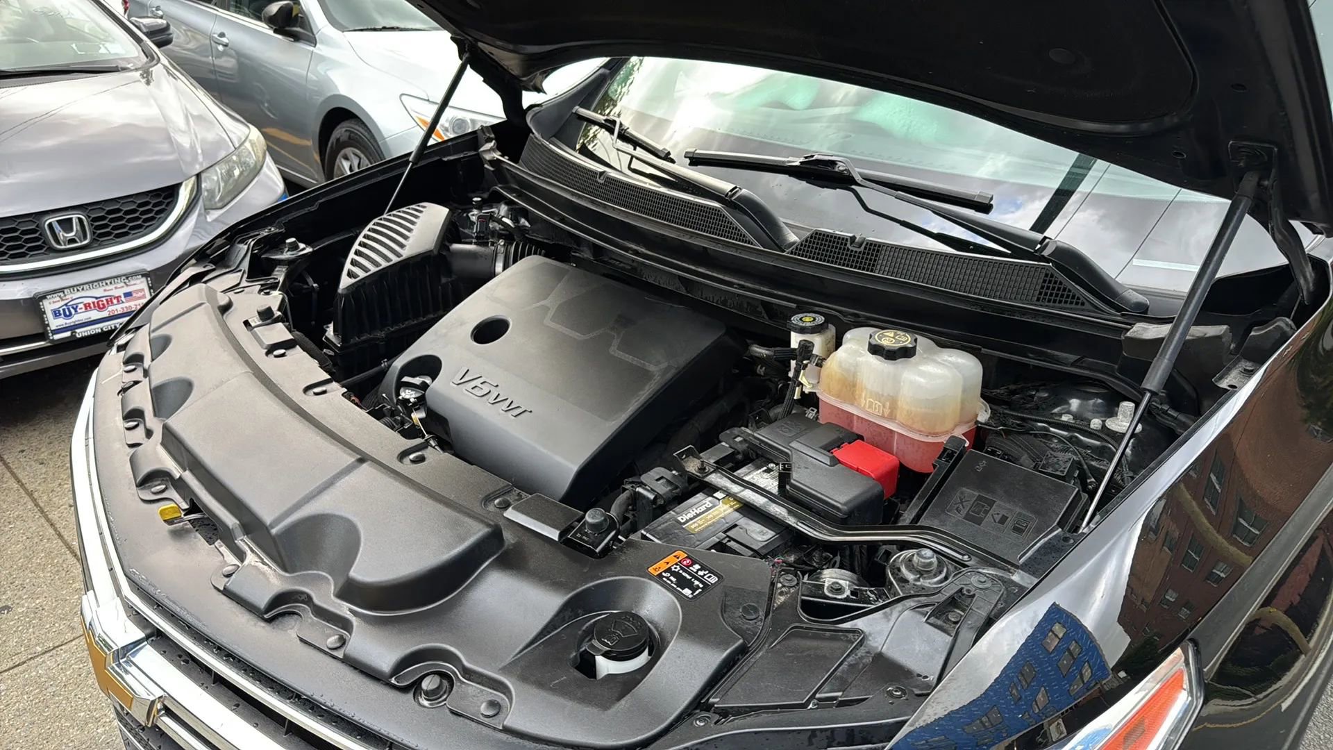 Used 2021 Chevrolet Traverse LT image 35