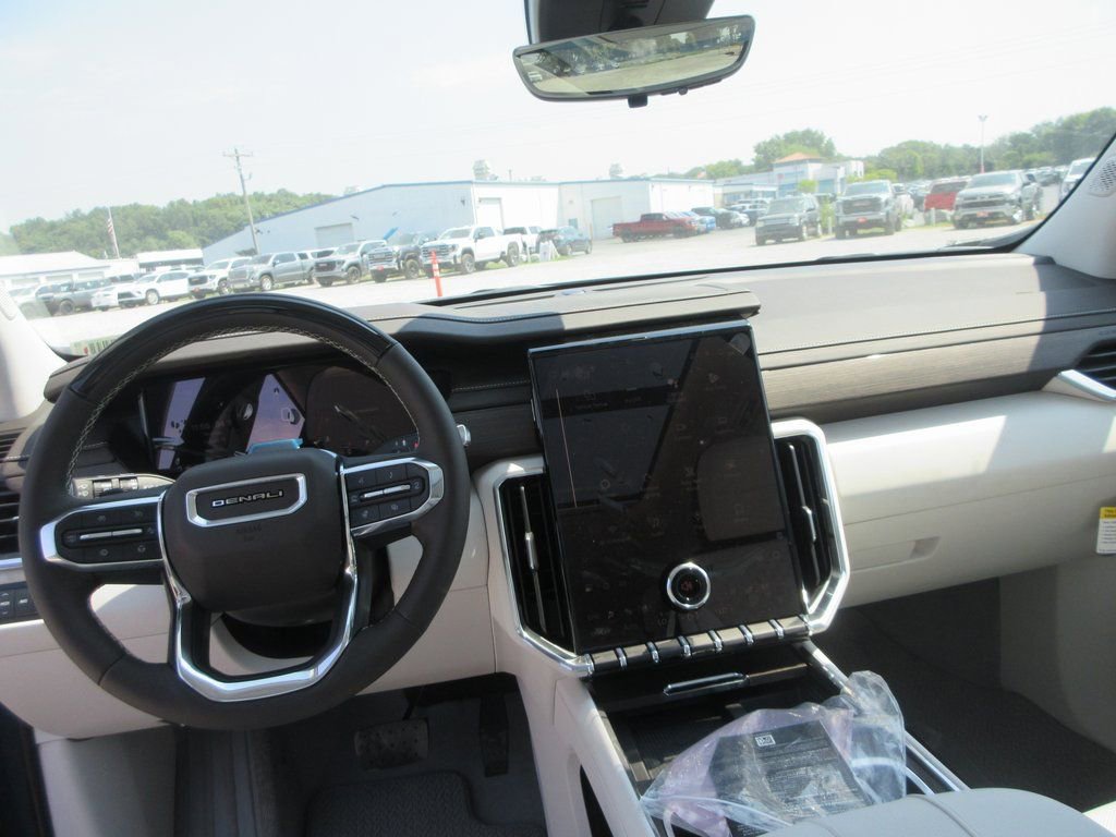 New 2026 GMC Acadia Denali w/ Super Cruise Package image 18