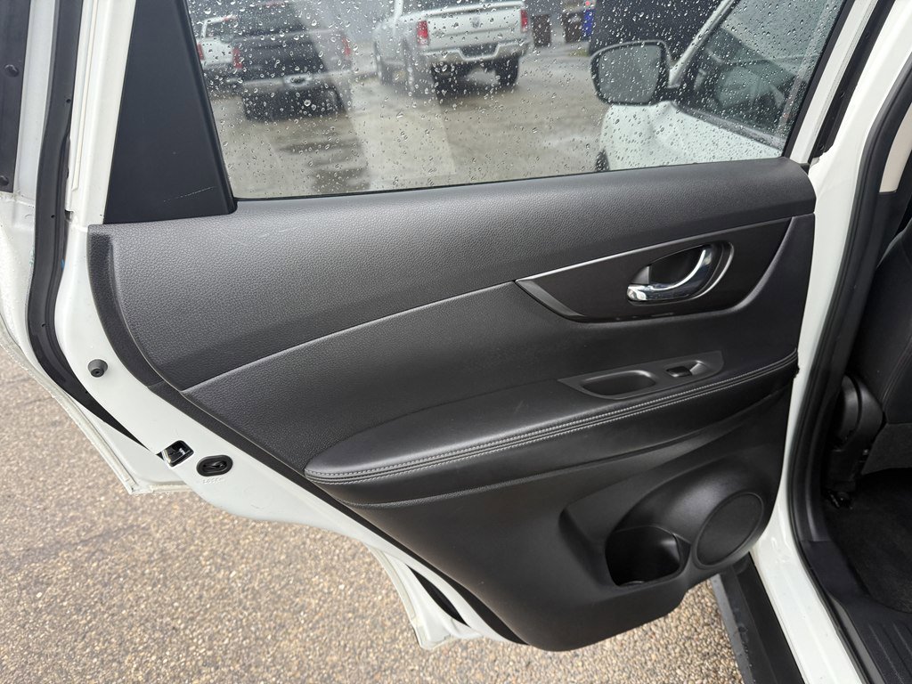 Used 2020 Nissan Rogue S w/ Special Edition Package image 18