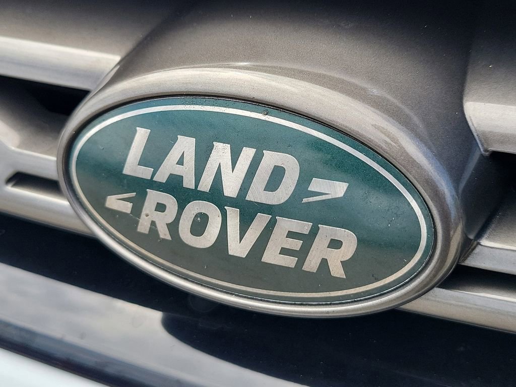 Used 2017 Land Rover Discovery SE AWD/4WD image 10