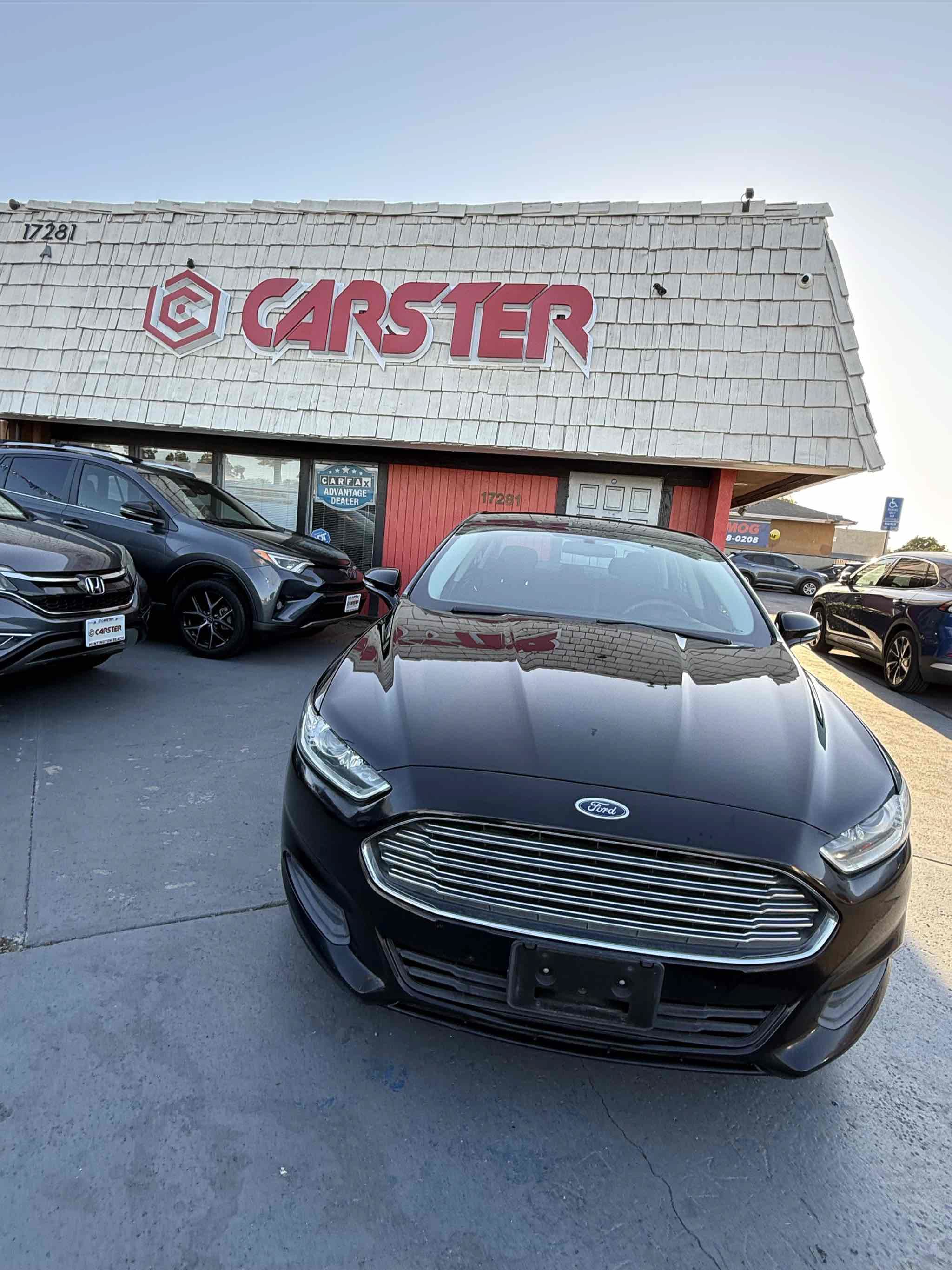 Used 2016 Ford Fusion SE FWD image 4