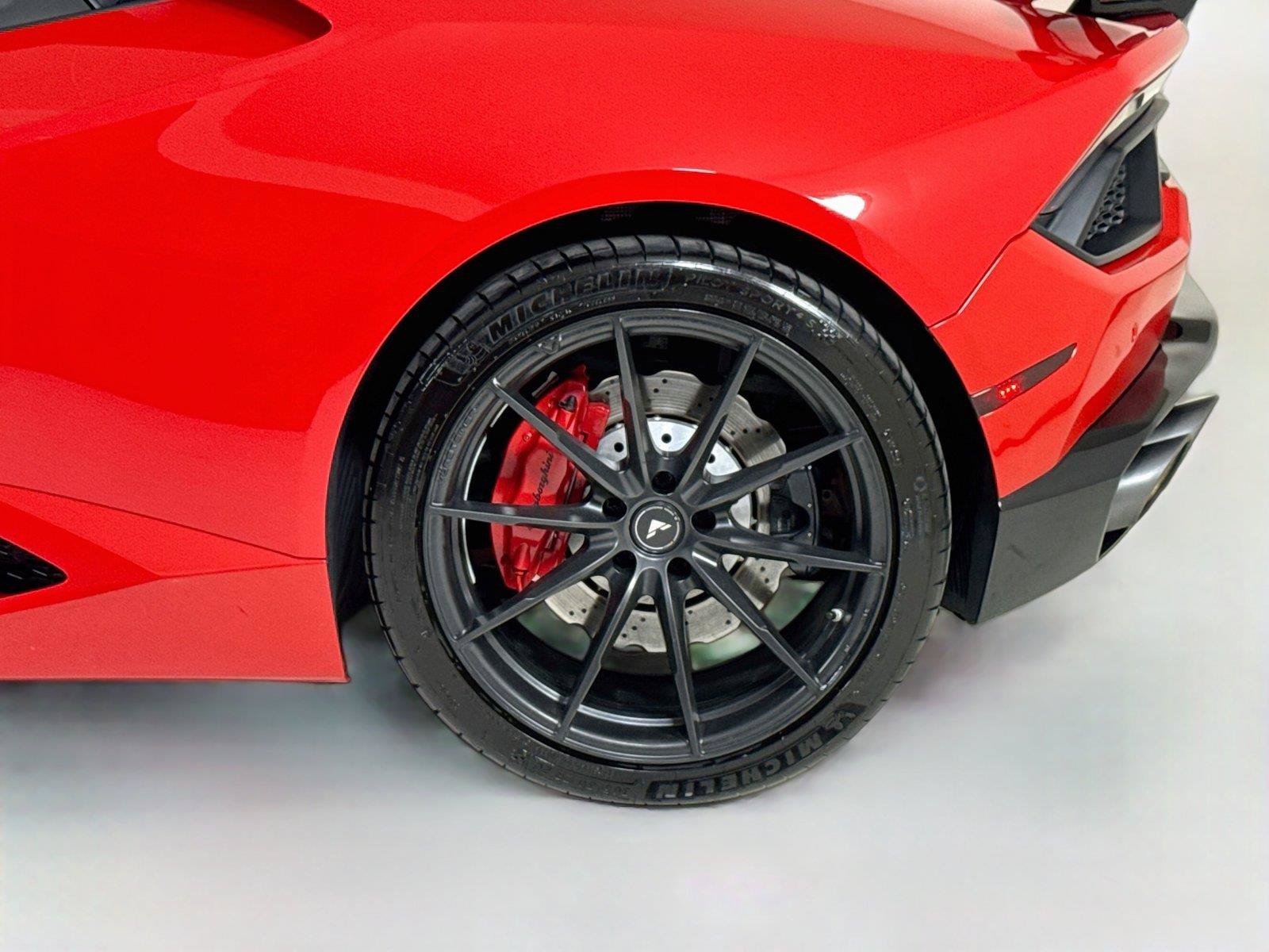 Used 2016 Lamborghini Huracan LP 580-2 RWD image 38