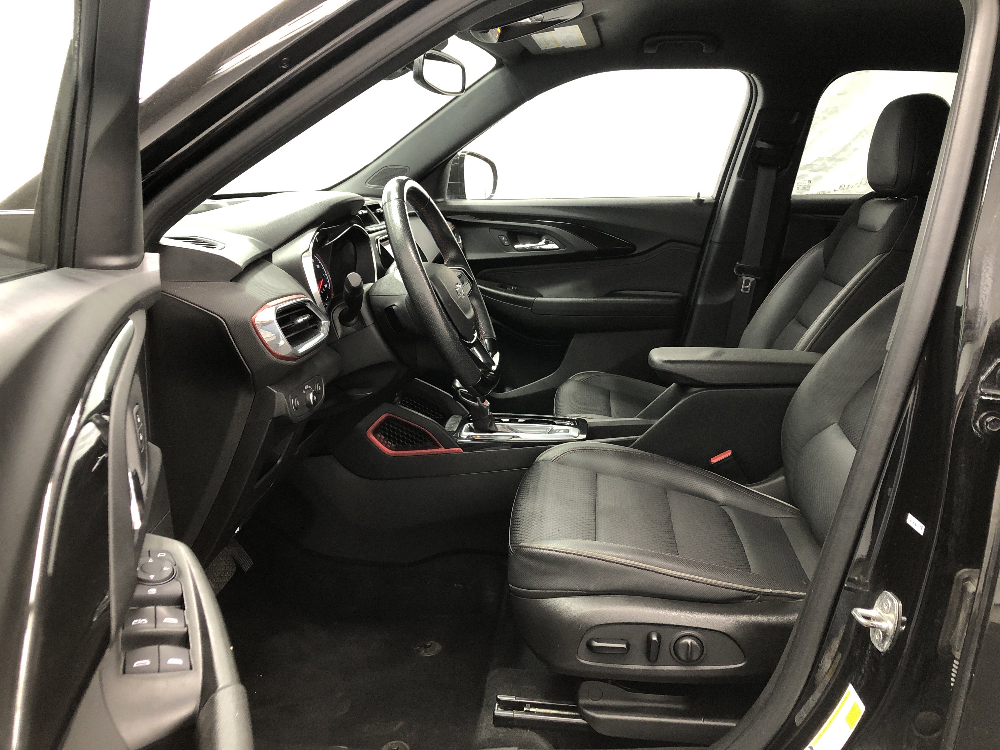Used 2021 Chevrolet TrailBlazer RS w/ Technology Package AWD/4WD image 11