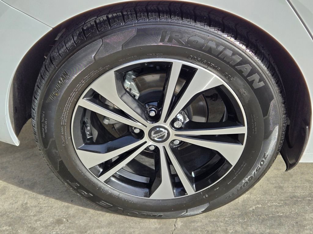 Used 2023 Nissan Sentra SV image 9