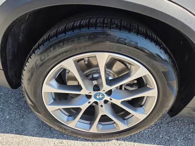 Used 2025 BMW X5 xDrive50e AWD/4WD image 22