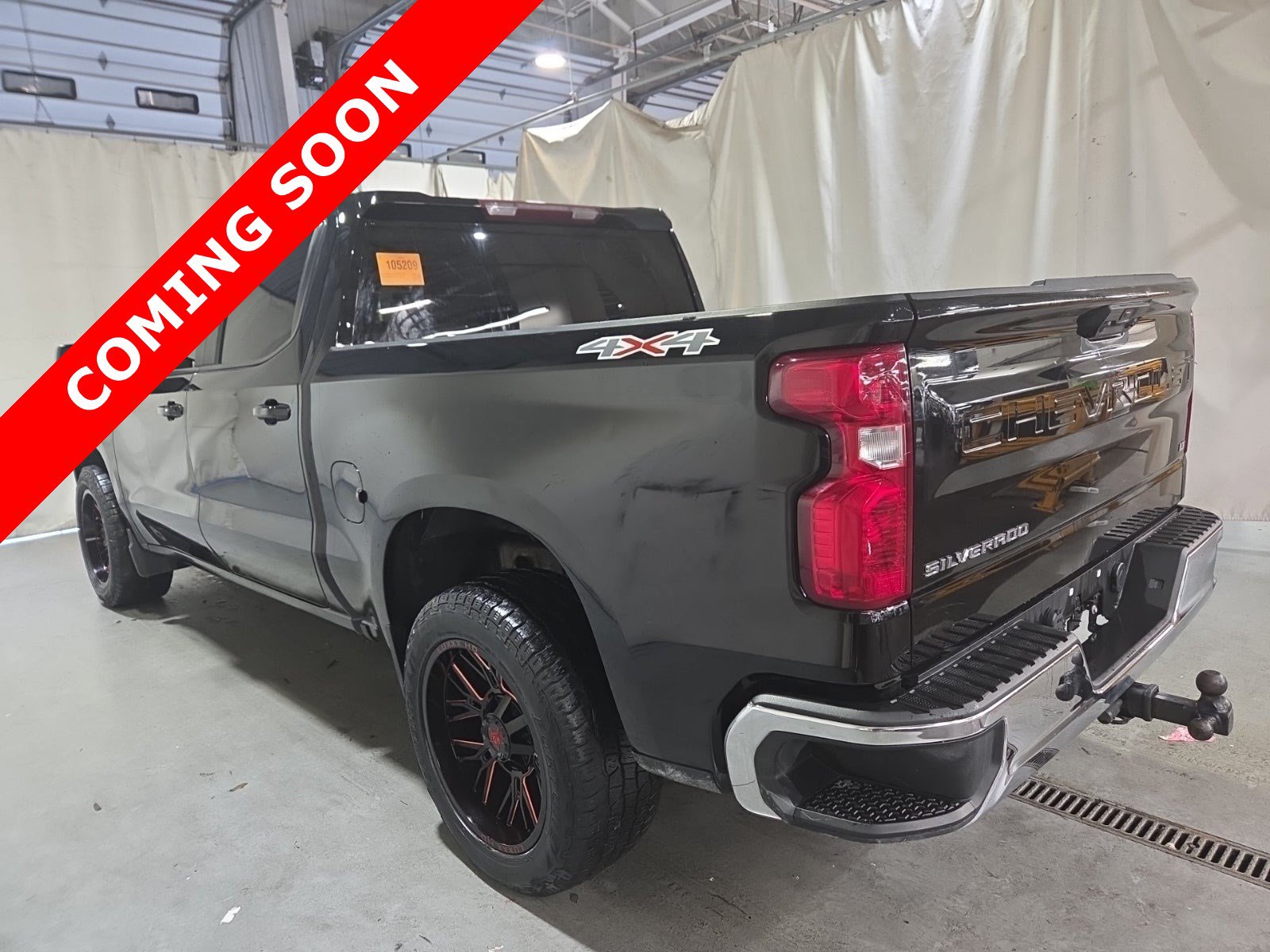 Used 2024 Chevrolet Silverado 1500 LT AWD/4WD image 3