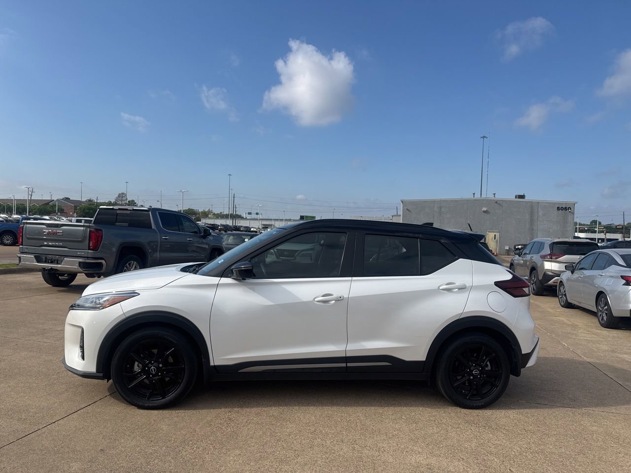 Certified 2022 Nissan Kicks SR w/ Premium Package image 10