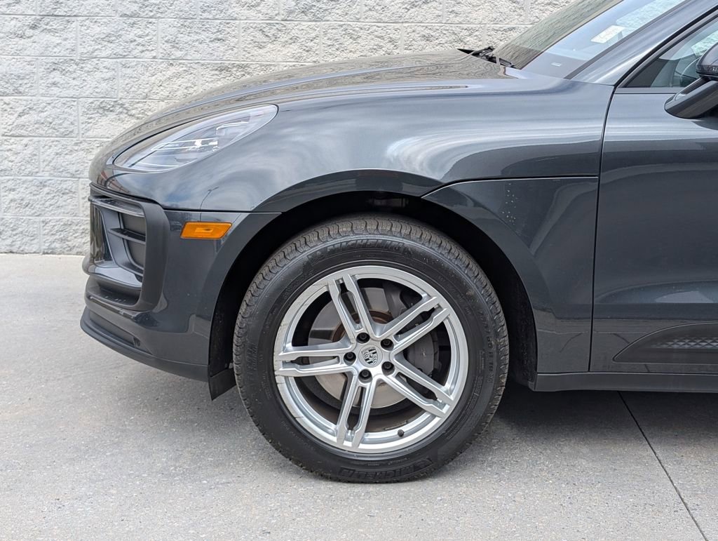Certified 2022 Porsche Macan AWD/4WD image 32