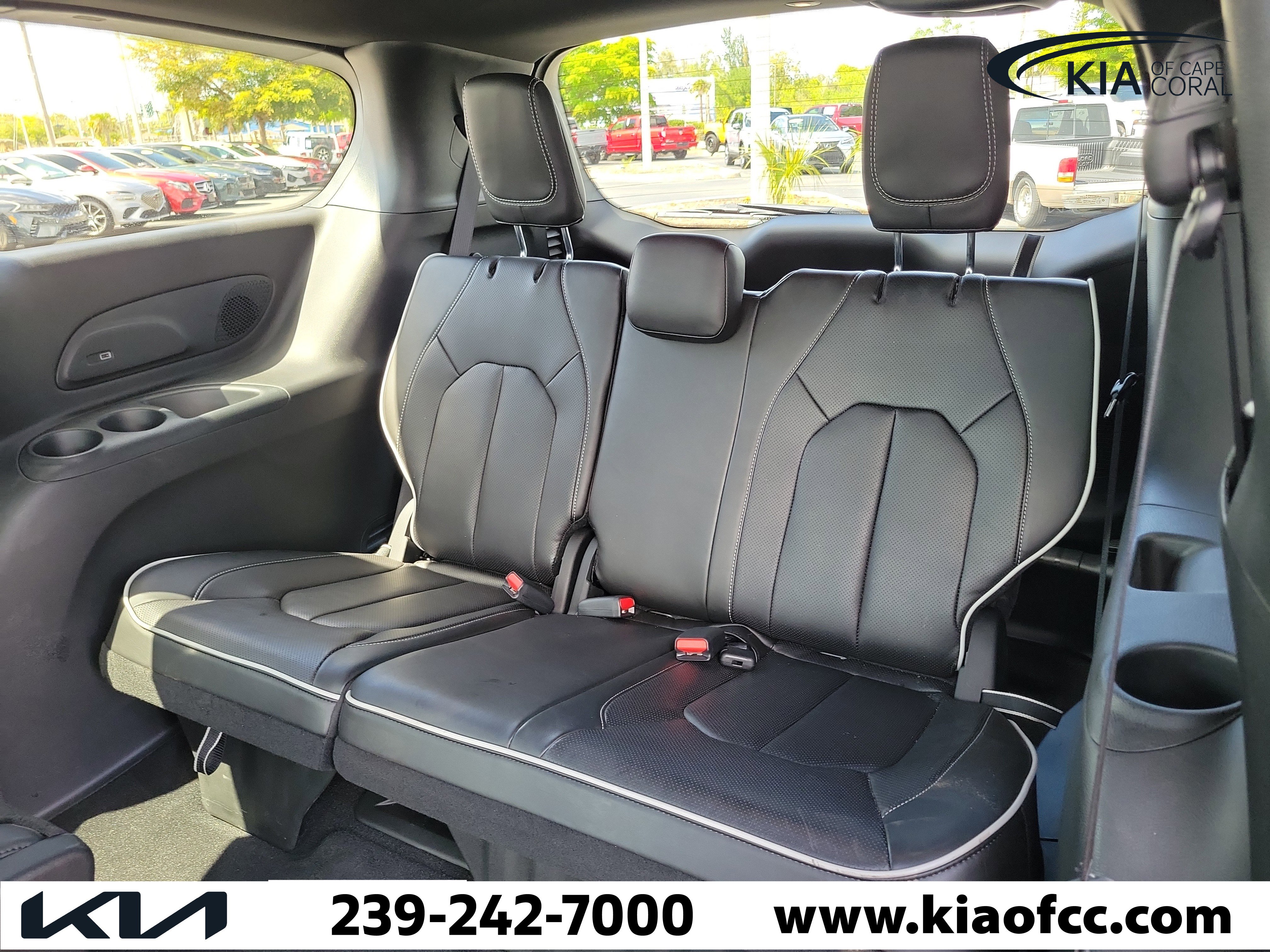 Used 2026 Chrysler Pacifica Limited image 14