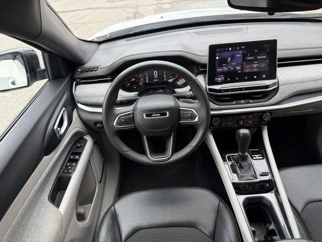 Used 2024 Jeep Compass Latitude AWD/4WD image 18