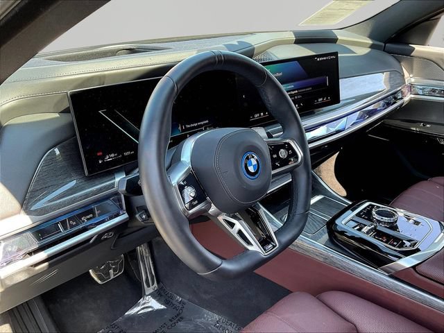 Used 2025 BMW 750e xDrive w/ Premium Package AWD/4WD image 17