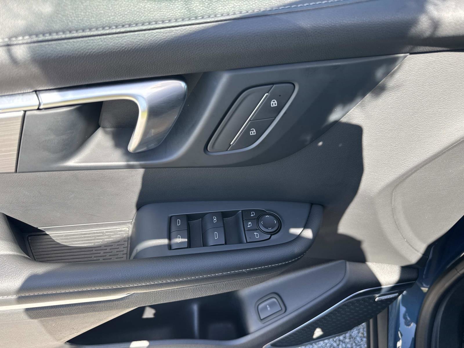 Used 2025 Buick Enclave Preferred FWD image 19