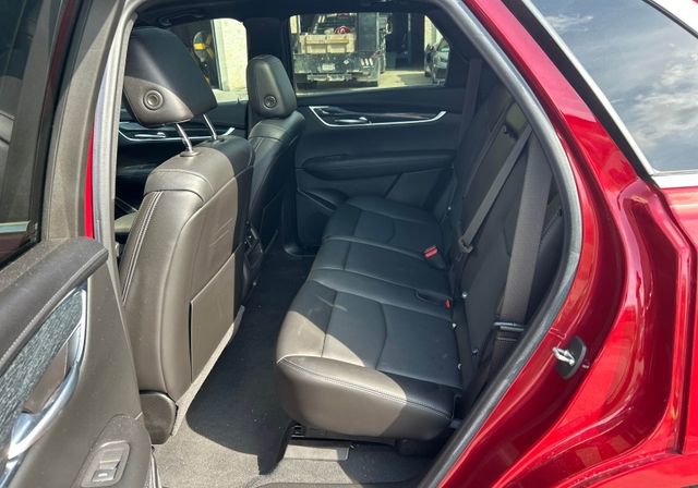 Used 2022 Cadillac XT5 Premium Luxury w/ Technology Package FWD image 6