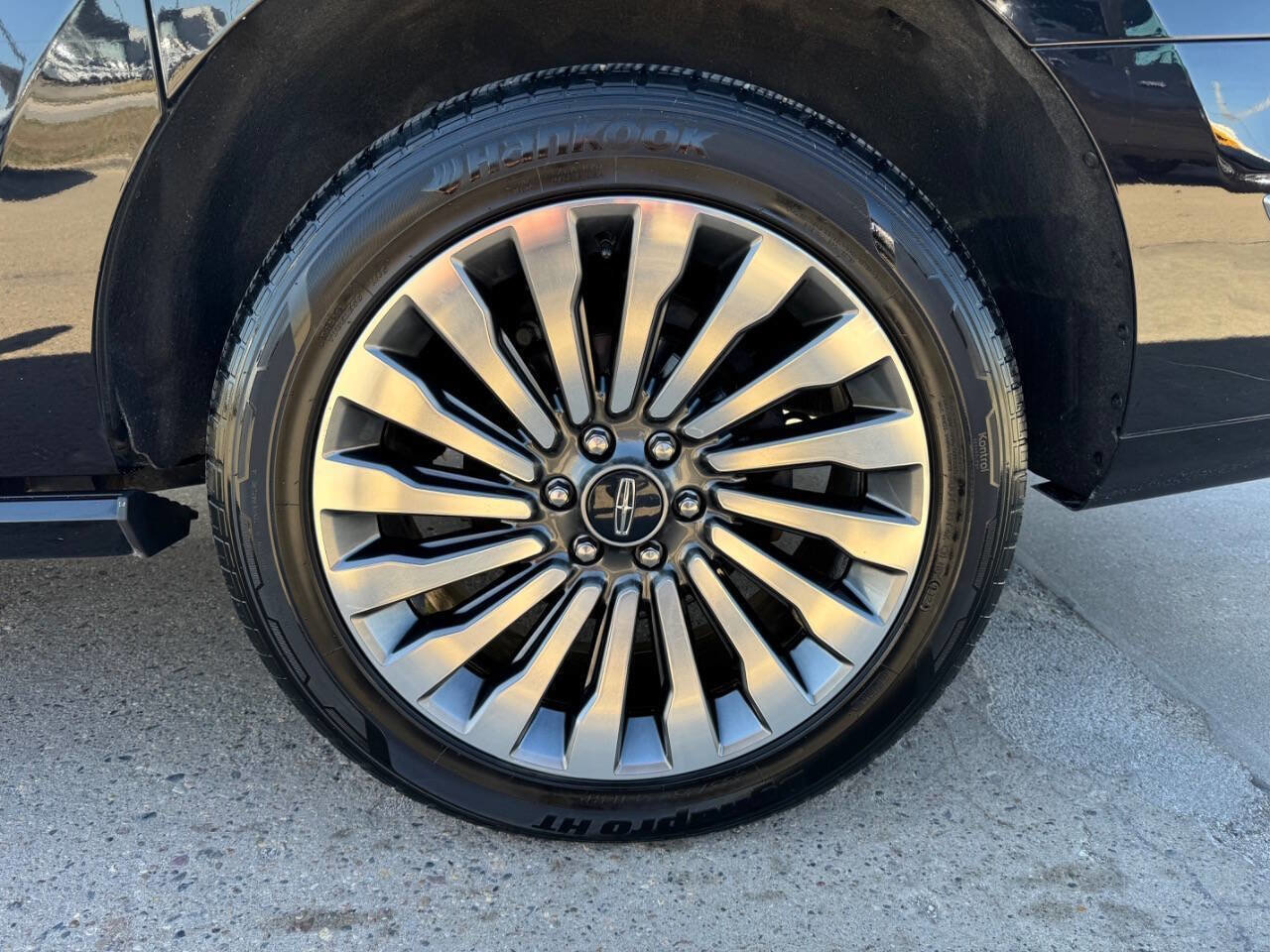 Used 2019 Lincoln Navigator L Reserve image 9