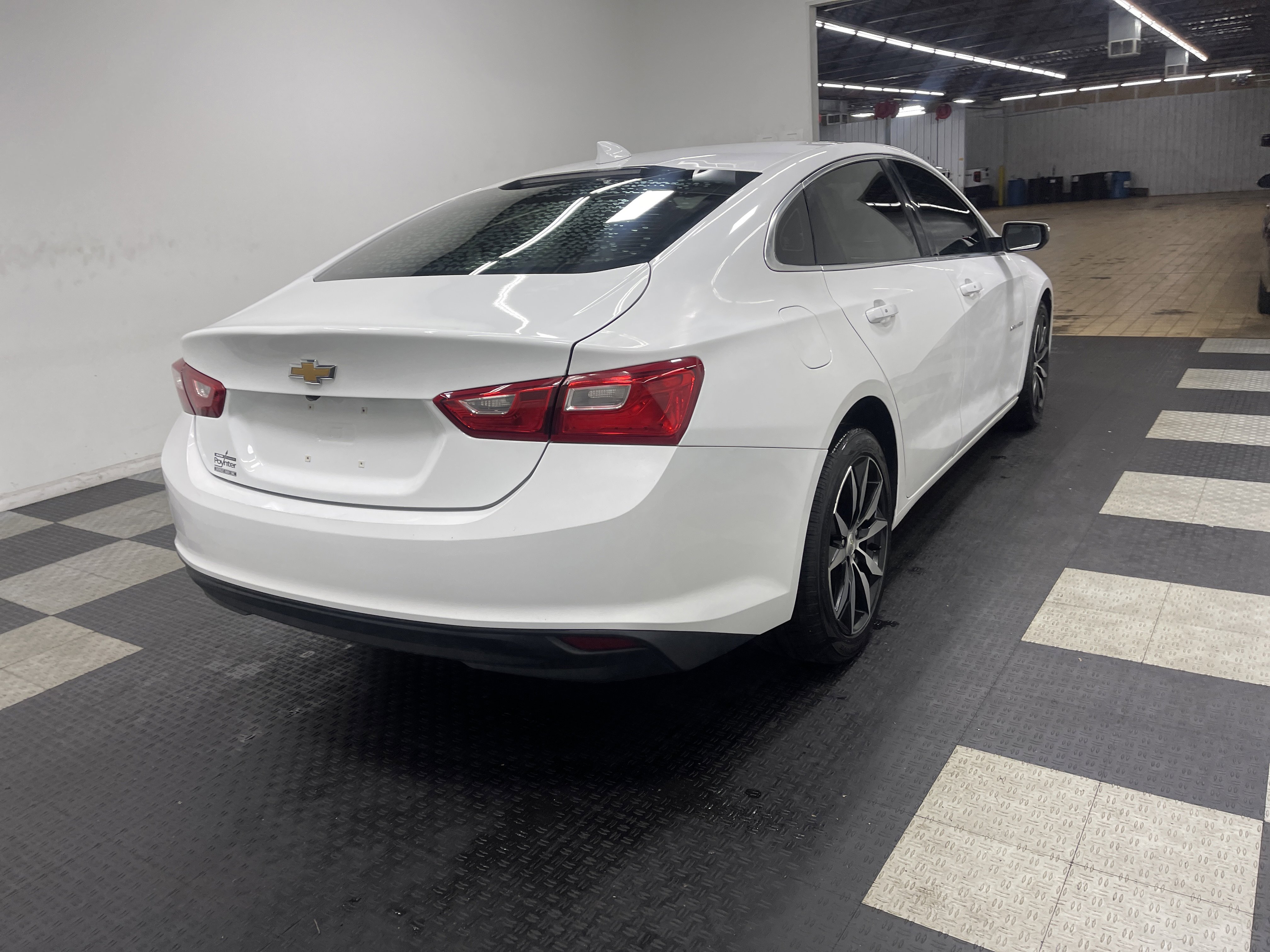 Used 2018 Chevrolet Malibu LT FWD image 5