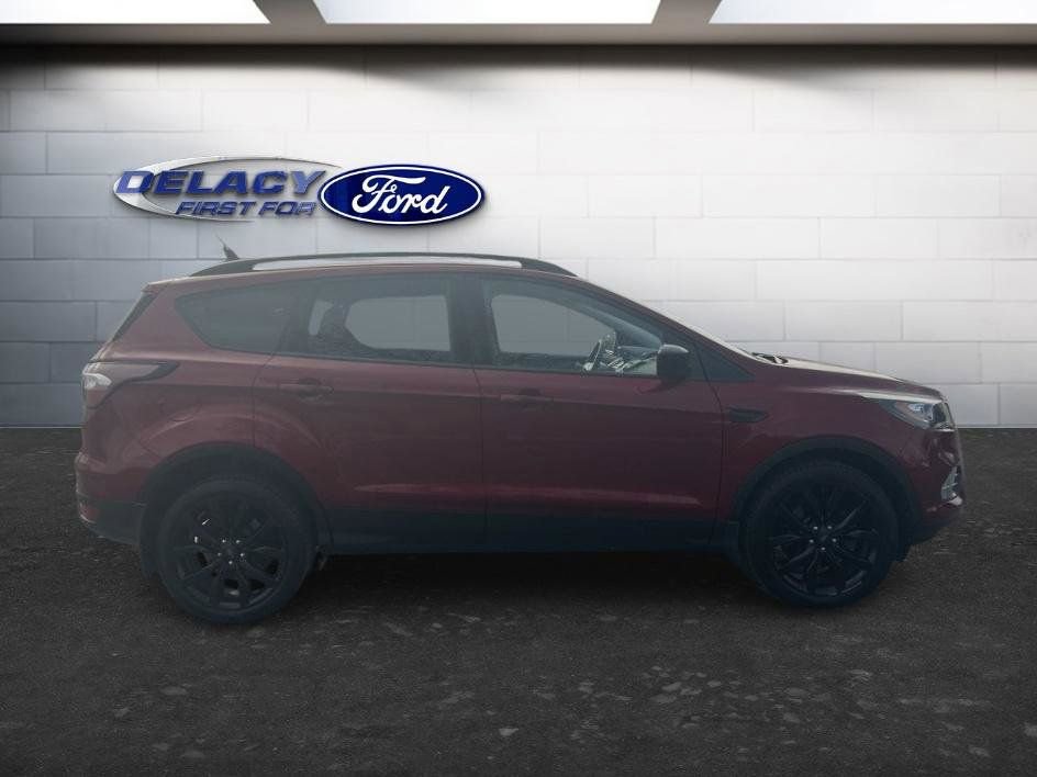 Used 2018 Ford Escape SE w/ SE Sport Appearance Package AWD/4WD image 9