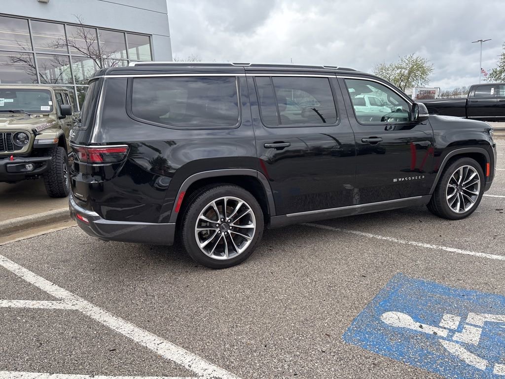 Used 2022 Jeep Wagoneer Series III w/ Premium Group I AWD/4WD image 30
