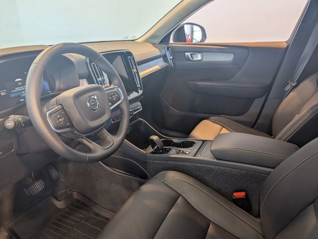 Used 2026 Volvo XC40 B5 Core w/ Climate Package image 14