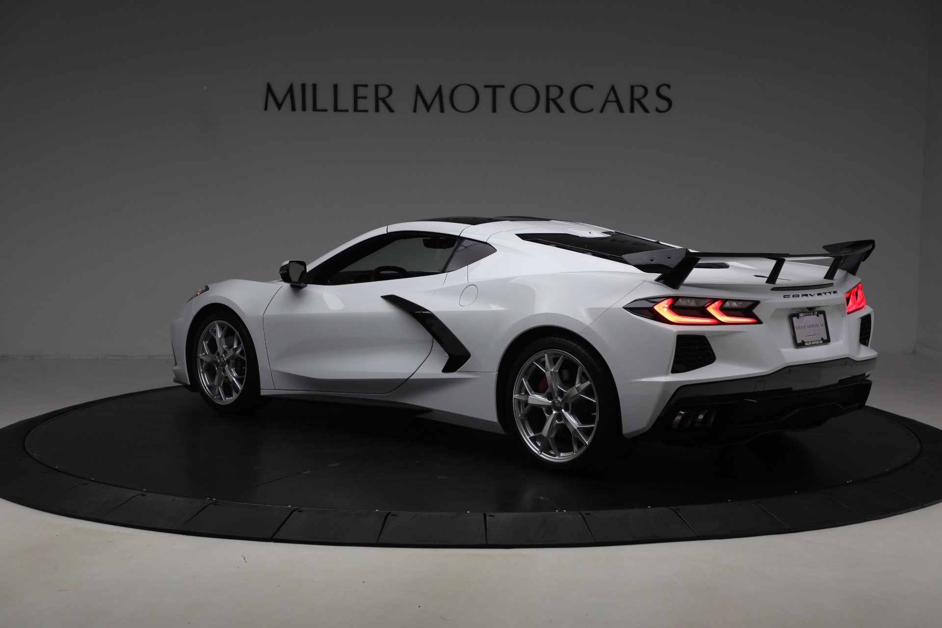 Used 2021 Chevrolet Corvette Stingray Preferred Cpe w/ Engine Appearance Package RWD image 4