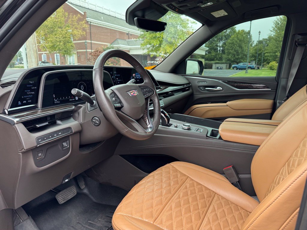 Used 2021 Cadillac Escalade Premium Luxury AWD/4WD image 11