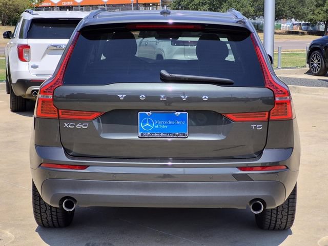 Used 2021 Volvo XC60 T5 Momentum w/ Premium Package FWD image 5