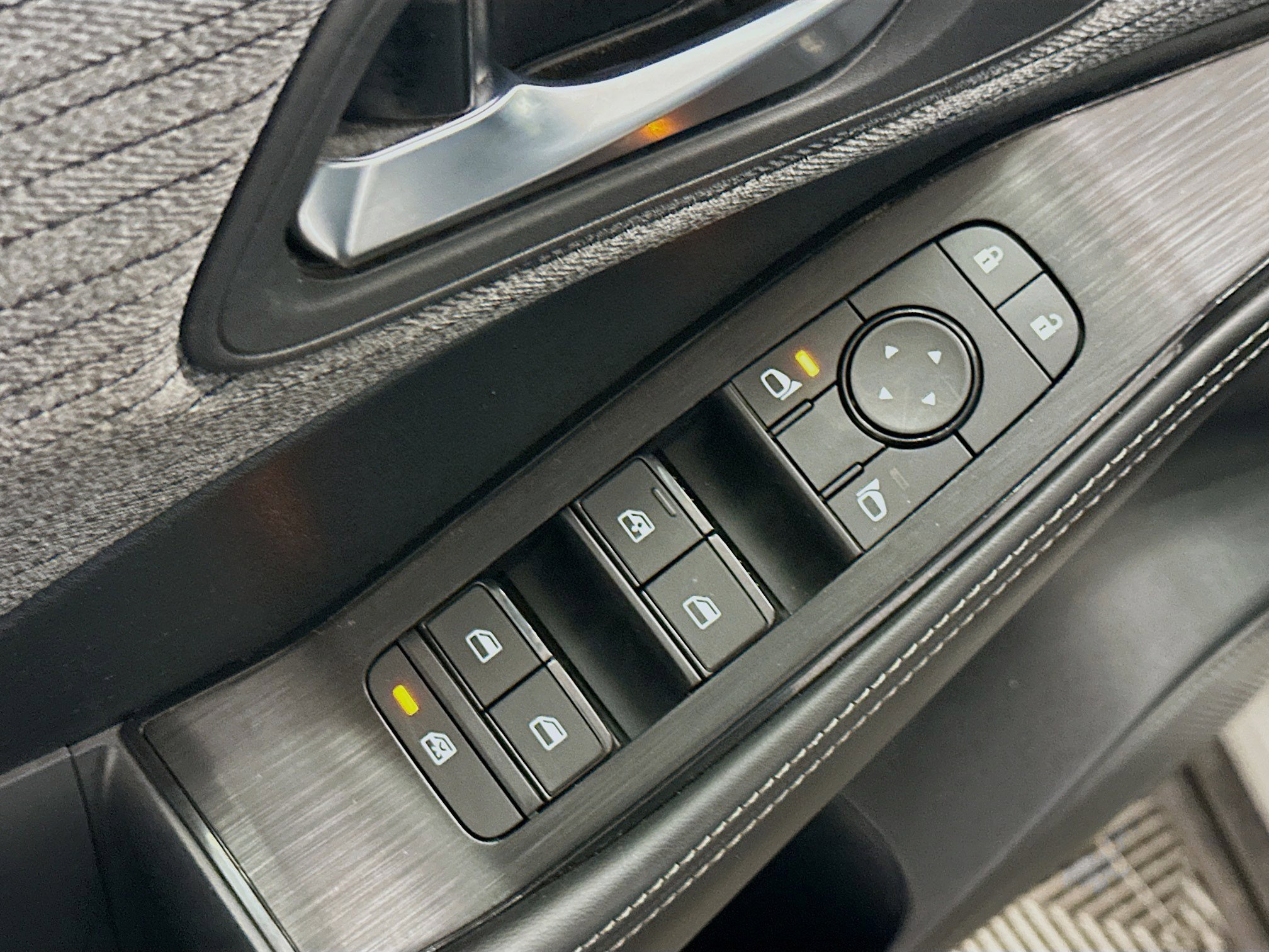 Used 2023 Nissan Rogue SV image 15