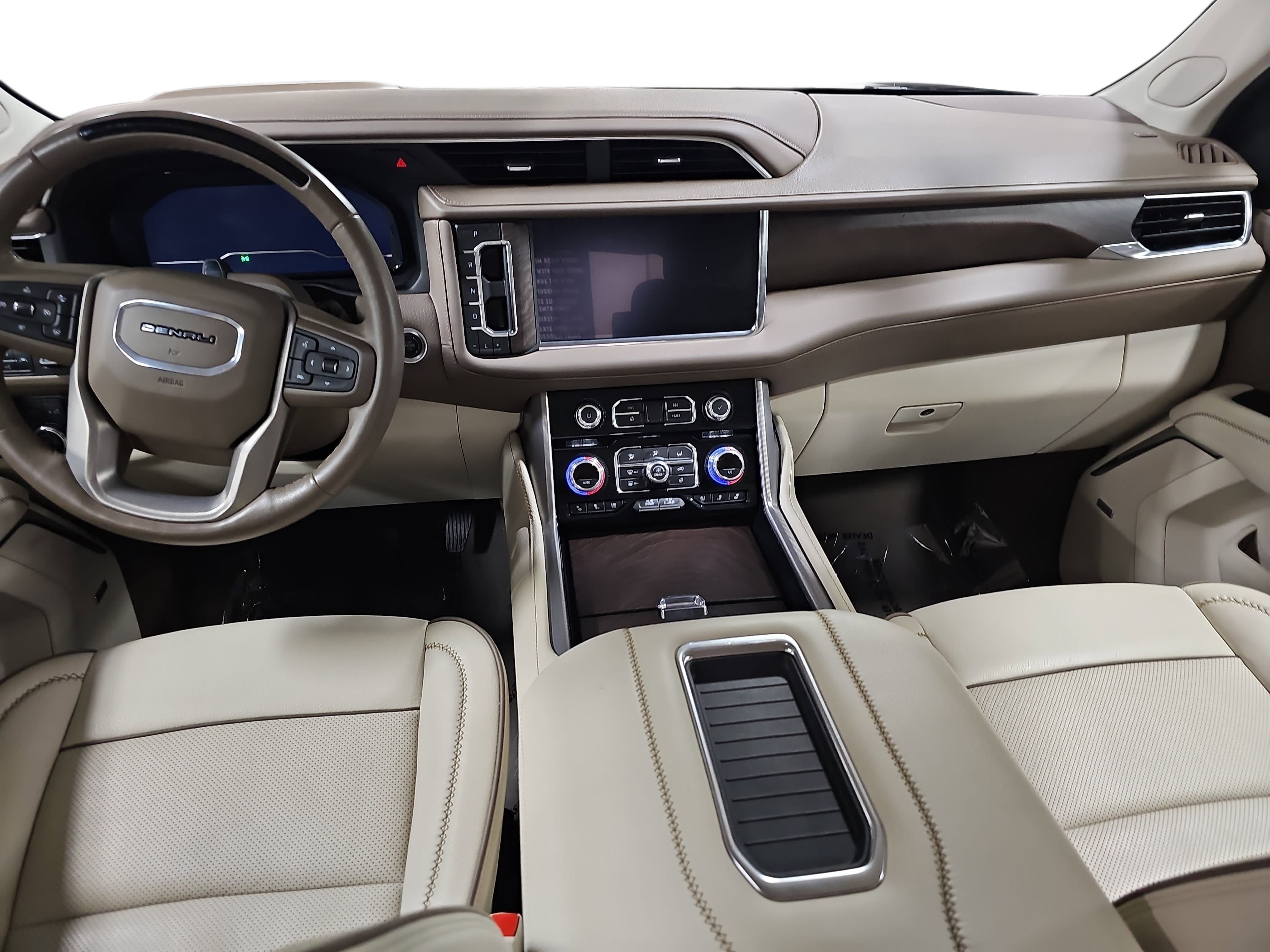 Used 2024 GMC Yukon Denali w/ Advanced Technology Package image 9