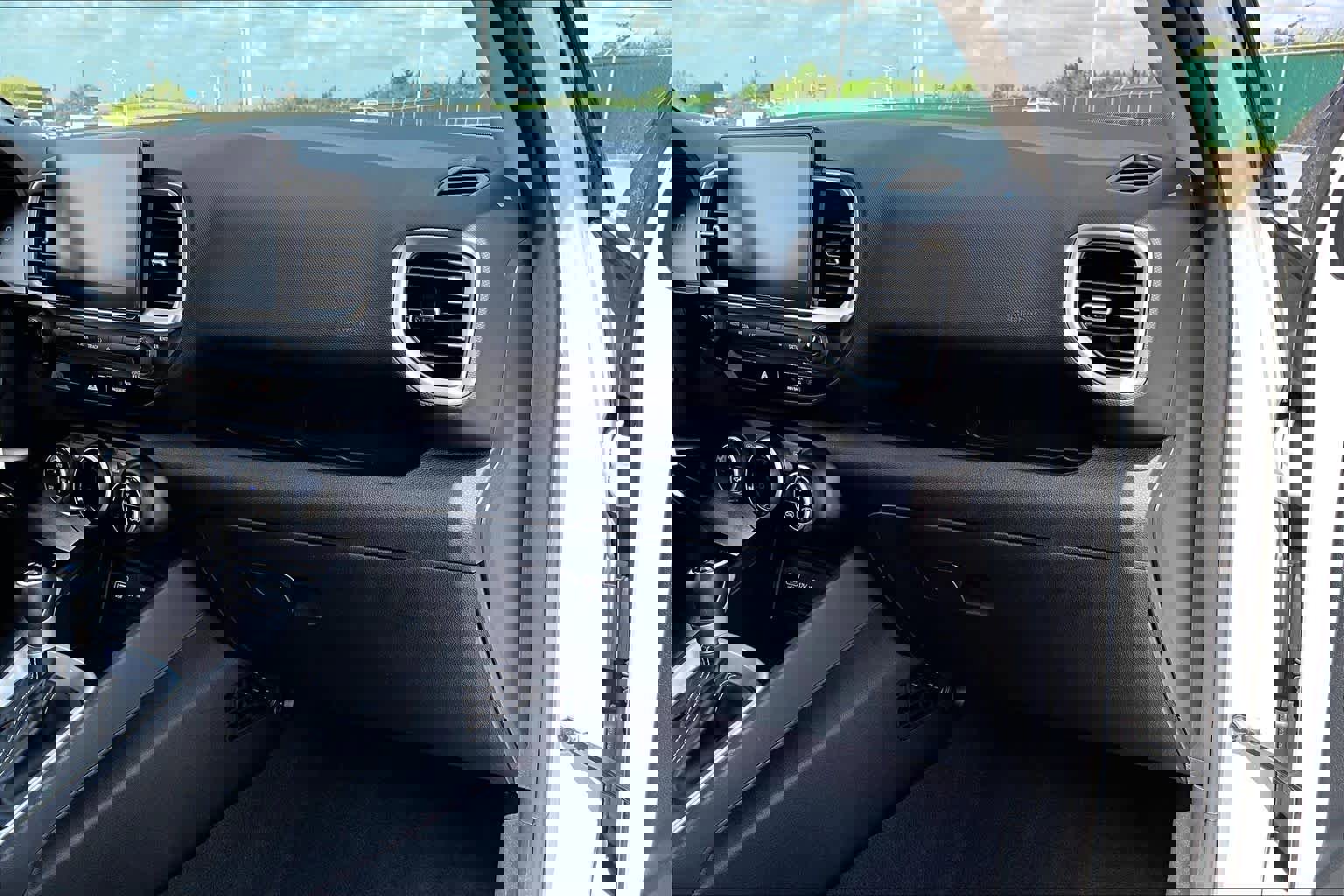 Used 2023 Hyundai Venue SEL w/ Cargo Package image 18