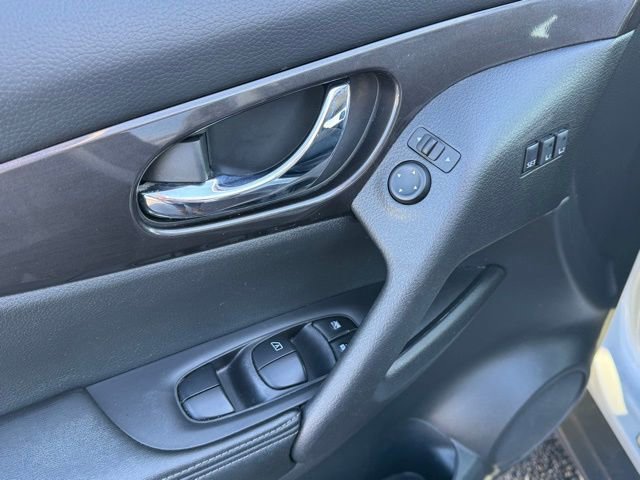 Used 2019 Nissan Rogue SV w/ Premium Package image 13