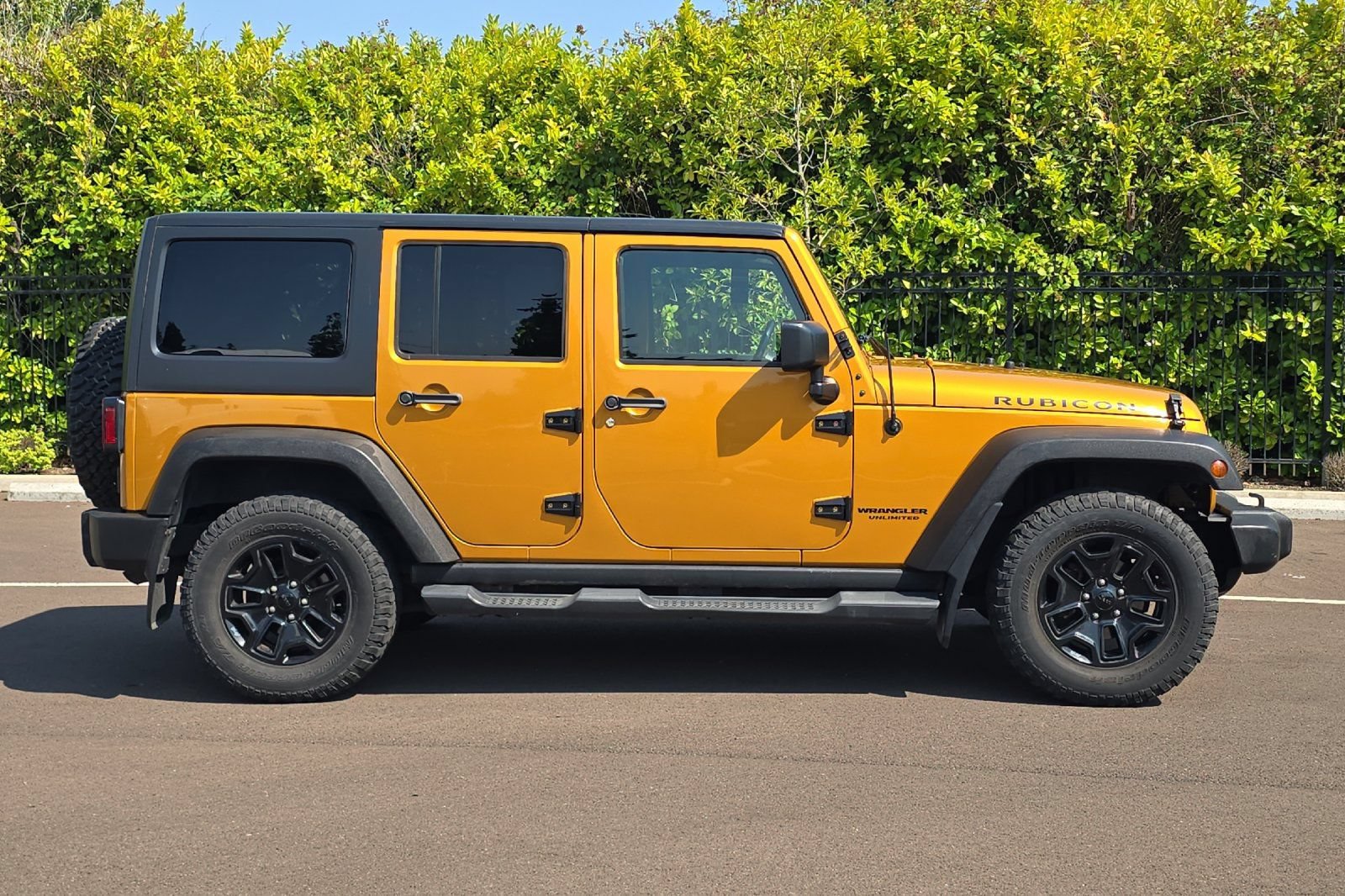 Used 2014 Jeep Wrangler Unlimited Rubicon w/ Dual Top Group AWD/4WD image 3