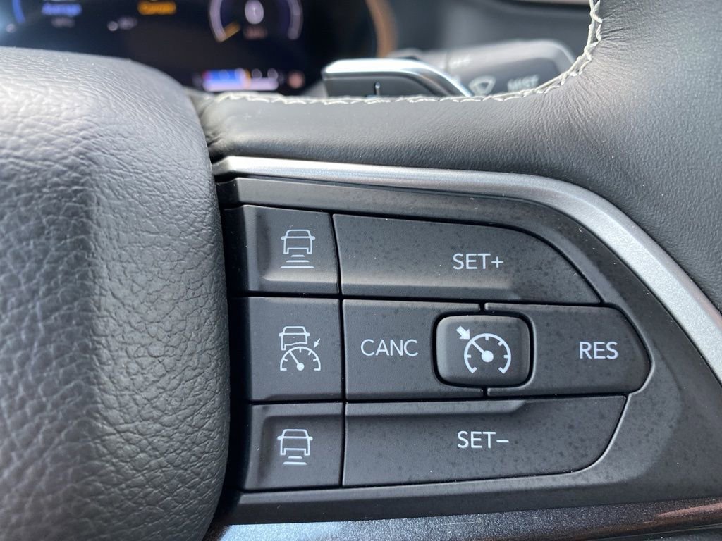 Used 2022 Jeep Grand Cherokee L Laredo image 15