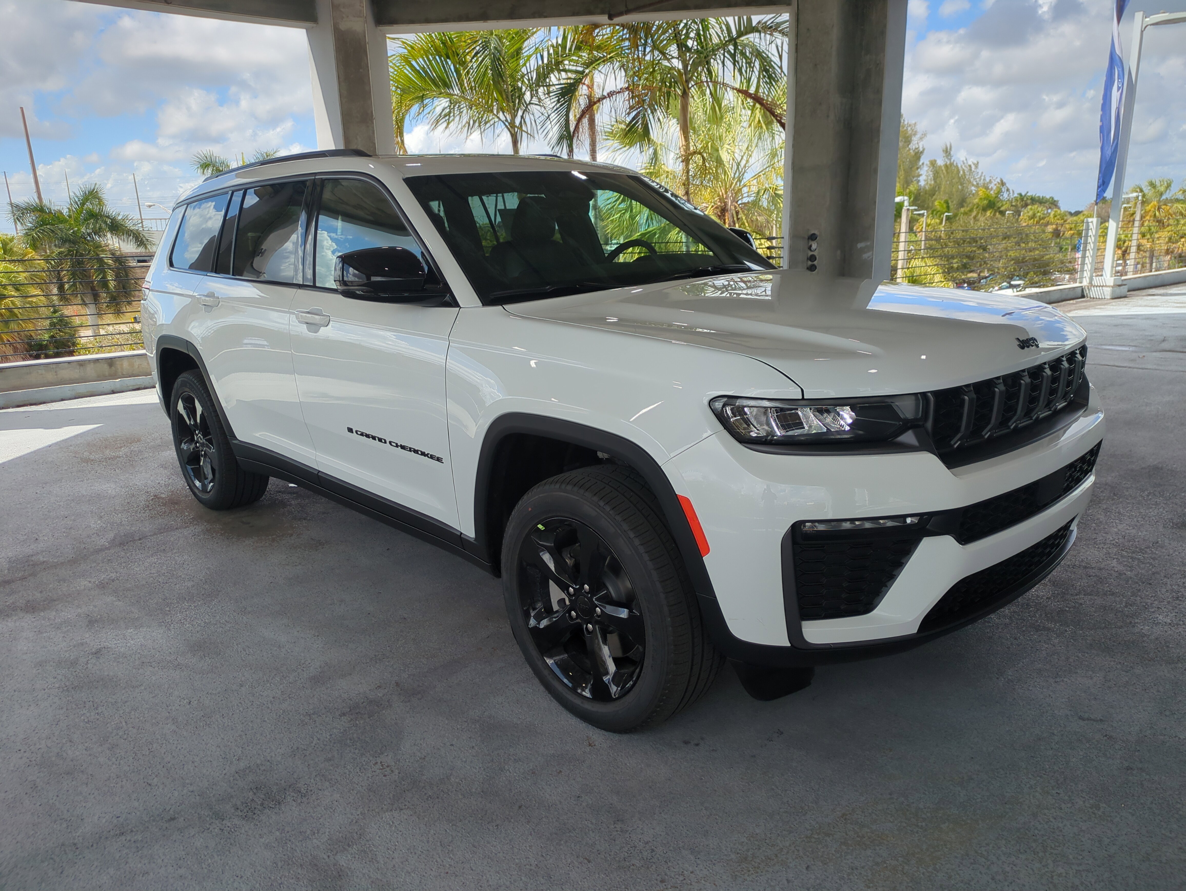 New 2026 Jeep Grand Cherokee L Limited w/ Limited Altitude Package AWD/4WD image 2
