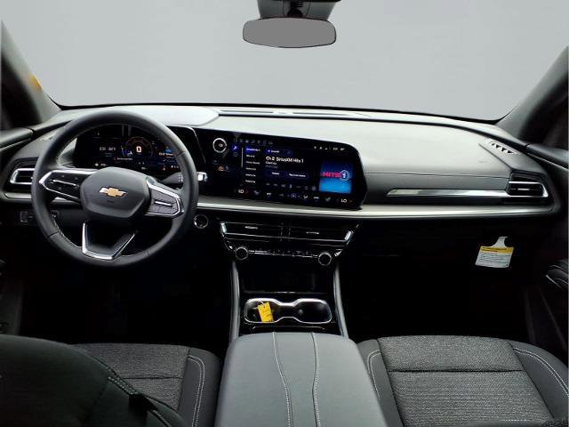 Used 2025 Chevrolet Traverse LT w/ Driver Confidence Package FWD image 8