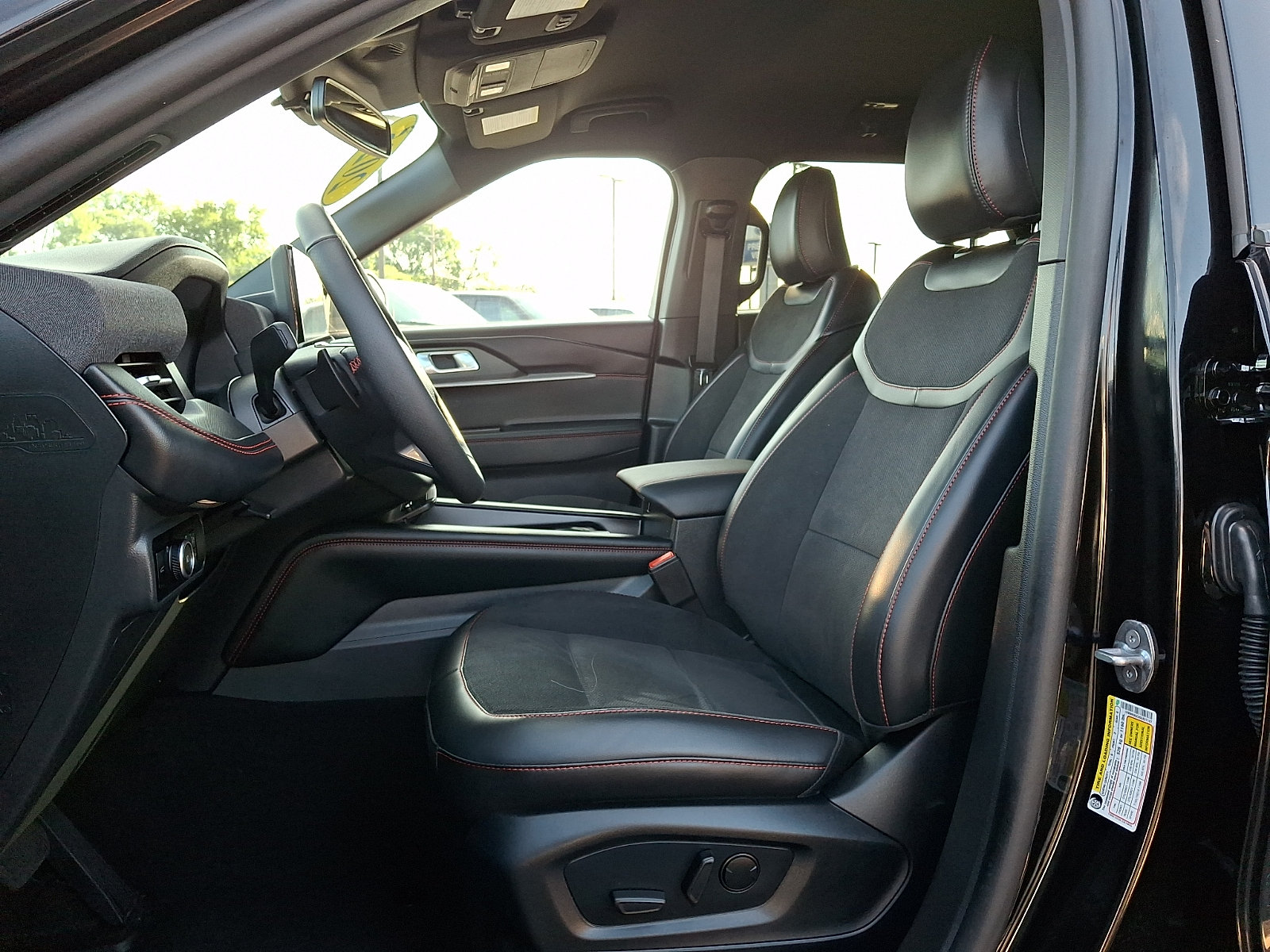 Used 2025 Ford Explorer ST AWD/4WD image 14