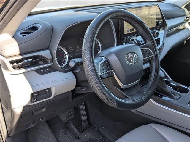 Used 2023 Toyota Highlander XLE image 10