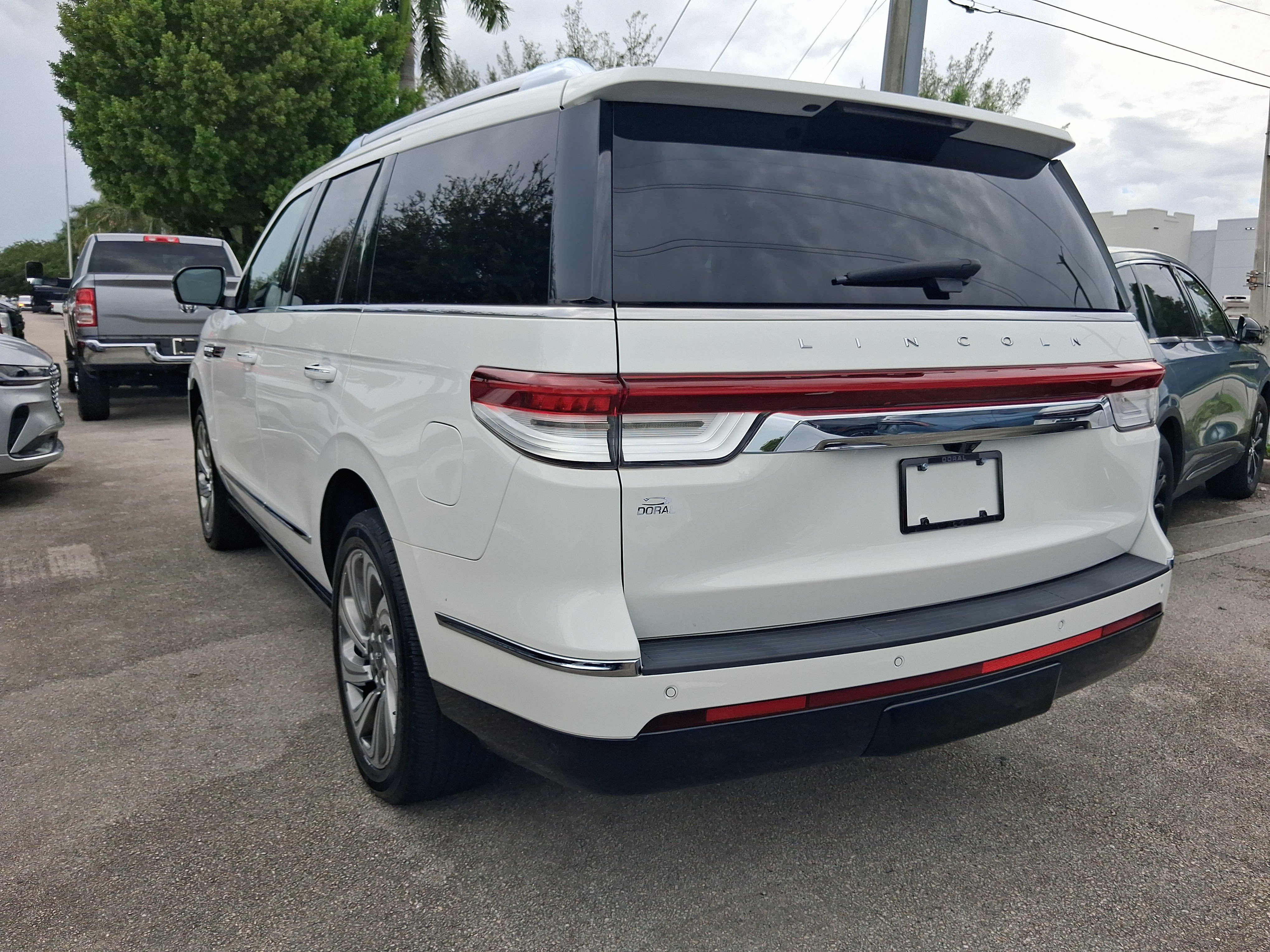Certified 2023 Lincoln Navigator Reserve RWD image 3