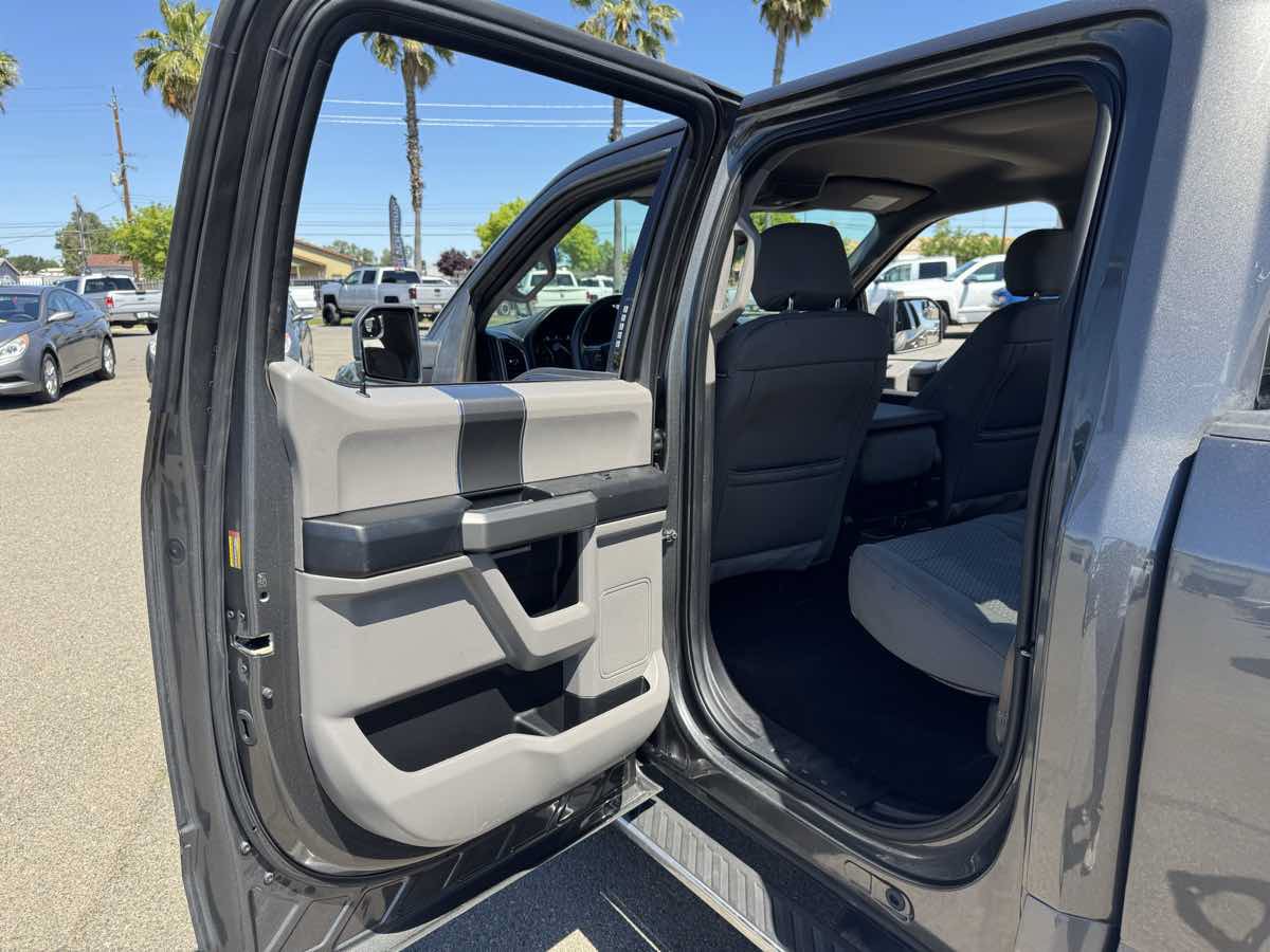 Used 2018 Ford F150 XLT w/ Equipment Group 302A Luxury AWD/4WD image 19