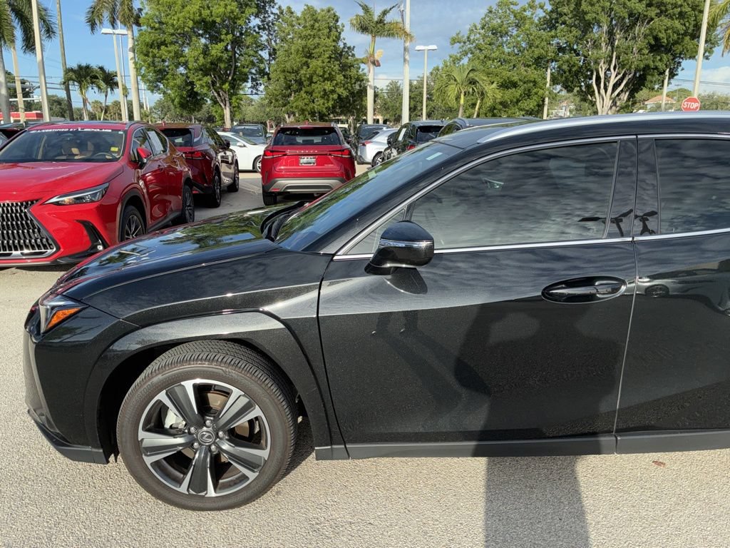 Used 2025 Lexus UX 300h FWD image 7